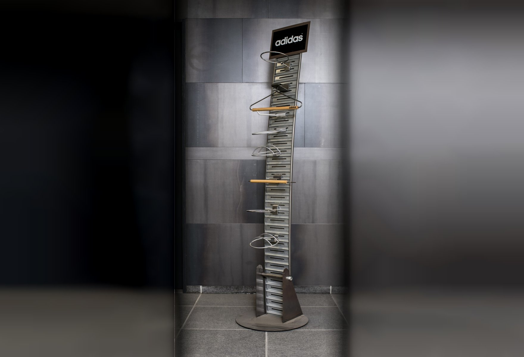 Adidas display op maat gemaakt door Dimatec